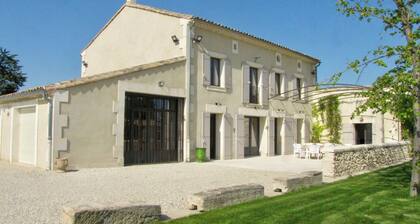 Mas provençal 10 personnes avec piscine et espace télétravail et salle de jeux!