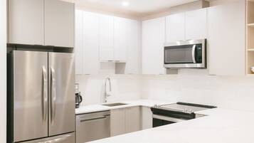 Microwave, oven, dishwasher, coffee/tea maker