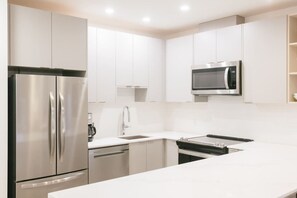 Microwave, oven, dishwasher, coffee/tea maker