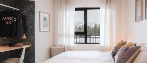 4 Schlafzimmer, Schreibtisch, Bügeleisen/Bügelbrett, WLAN