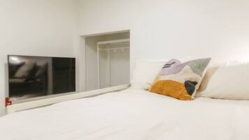 4 bedrooms, desk, iron/ironing board, WiFi