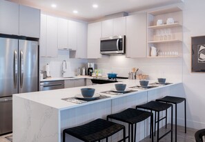 Microwave, oven, dishwasher, coffee/tea maker