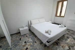 2 chambres, fer et planche Ă repasser, draps fournis
