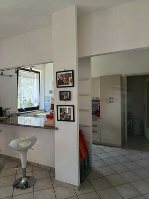 Micro-ondes, four, plaque de cuisson