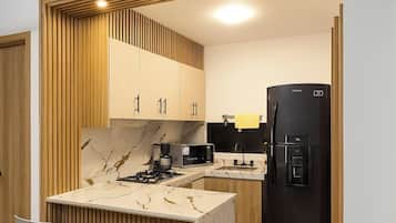 Fridge, microwave, stovetop, dishwasher