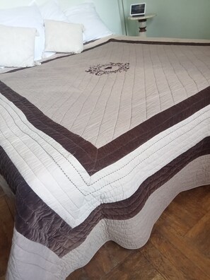 2 habitaciones, tabla de planchar con plancha y wifi gratis