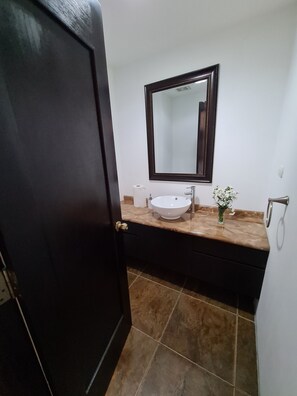 Dusche, Handtücher, Toilettenpapier