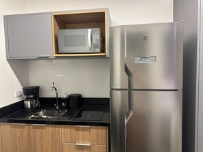 Apartamento superior | Cozinha privada | Geladeira grande, micro-ondas, cooktop