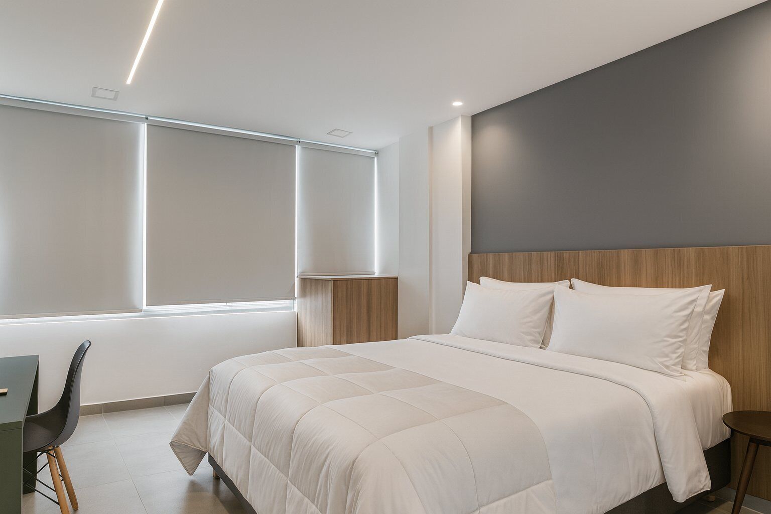 Appartement de base | Bureau, espace de travail pour ordinateurs portables