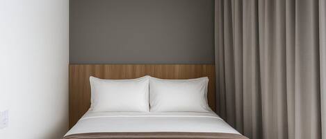 Departamento básico | Escritorio y espacio para trabajar con laptop