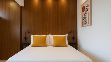 Desk, laptop workspace, iron/ironing board, free WiFi