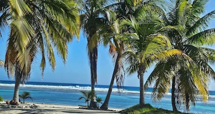 Charming 1-bedroom condo in superb Cayman Brac with pool