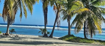 Charming 1-bedroom condo in superb Cayman Brac with pool