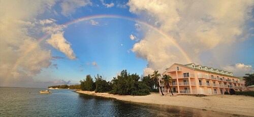  Charming 1-bedroom condo in superb Cayman Brac with pool