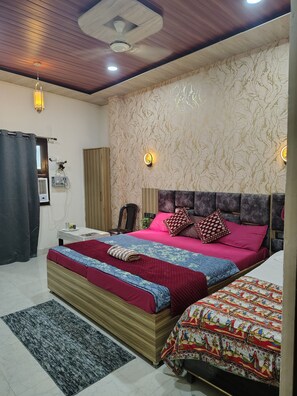 Dobbelt- eller tomannsrom – familie | Lydisolert og wi-fi (inkludert)