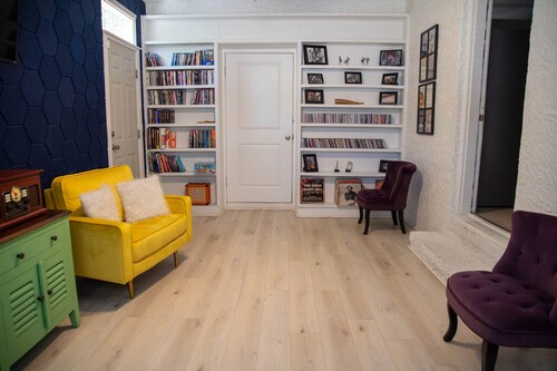 Music on Marvin 2 Mins to GSU, Shopping, and Food