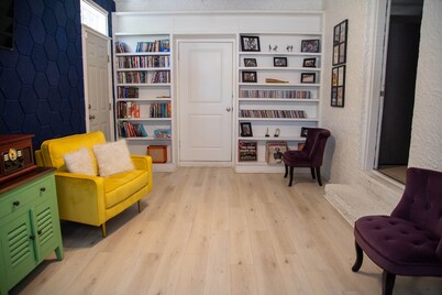 Music on Marvin 2 Mins to GSU, Shopping, and Food