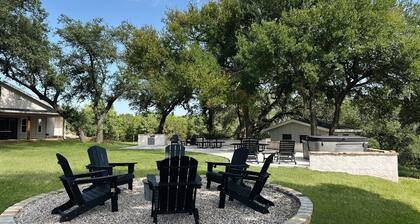 DIRECT LAKE ACCESS in a boutique-style lakehouse on Lake Whitney!