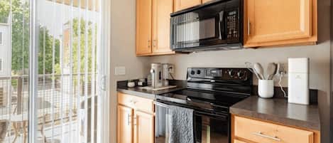 Micro-ondes, four, plaque de cuisson, lave-vaisselle