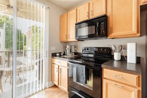 Micro-ondes, four, plaque de cuisson, lave-vaisselle