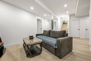 TV - Lake Community Hideout (Chestermere)