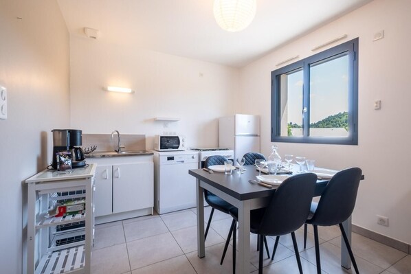 Fridge, microwave, oven, dishwasher