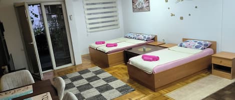 1 slaapkamer, een strijkplank/strijkijzer, wifi, beddengoed