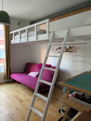 2 slaapkamers, een strijkplank/strijkijzer, wifi, beddengoed