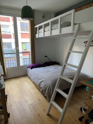 2 quartos, ferros/tábuas de passar roupa, Wi-Fi, roupa de cama