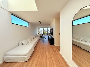 Apartment, 3 Bedrooms (4B) | Living area | 43-inch Smart TV with cable channels, Netflix, pay films - Live Devoto Boutique Apartments (Buenos Aires)