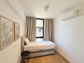 Căn hộ Premium, 3 phòng ngủ, quang cảnh thành phố | Minibar, bàn, khu vực làm việc phù hợp cho laptop, màn/rèm cản sáng