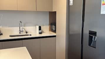 Apartemen Deluks, 3 kamar tidur, pemandangan kota | Dapur pribadi | Lemari es besar, microwave, oven, dan kompor