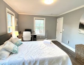 3 bedrooms, desk, travel crib, free WiFi
