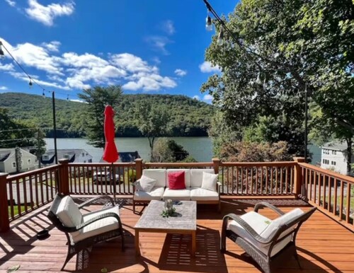 Lake Oasis with Firepit, Game room and Kayaks