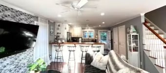 Lake Oasis with Firepit, Game room and Kayaks