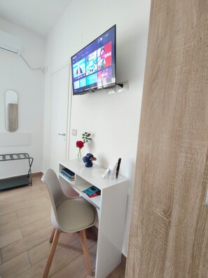 Comfort Room, Non Smoking, Balcony | Premium bedding, memory-foam beds, individually furnished, desk