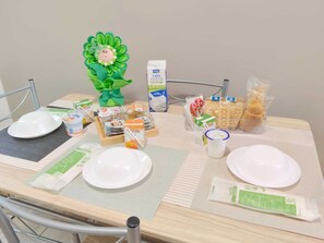 Sudah termasuk sarapan ambil sendiri setiap hari