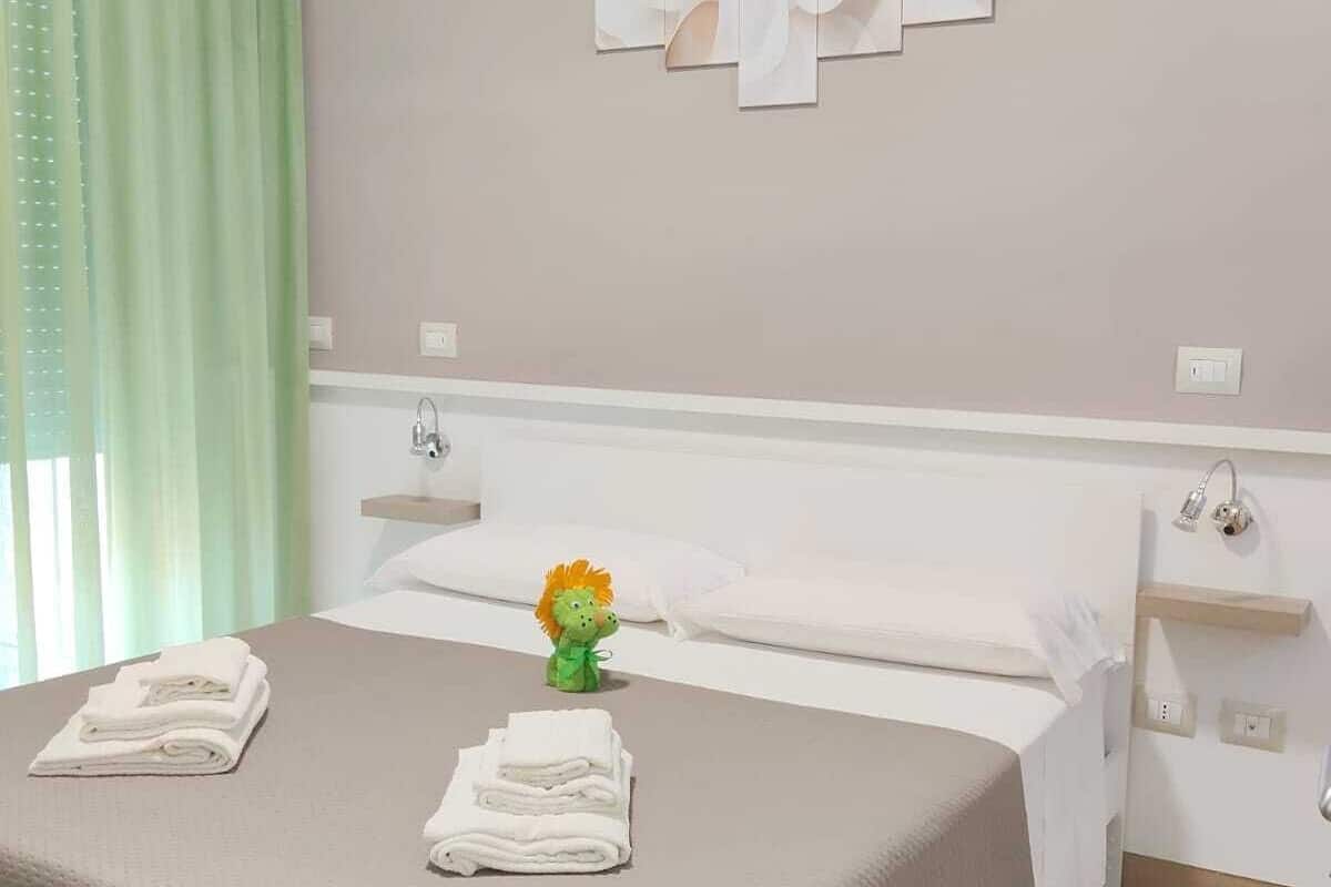 Phòng tiện nghi đơn giản, 1 phòng ngủ, không hút thuốc, ban công | Bộ đồ giường cao cấp, nệm cao su hoạt tính (memory foam)