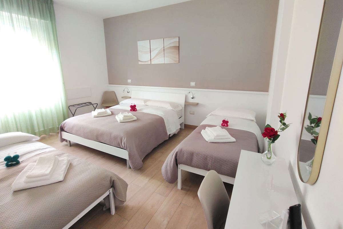 Family Room, Air conditioning | Premium bedding, memory-foam beds, individually furnished, desk