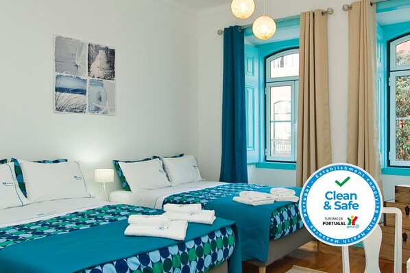 4 chambres, fer et planche à repasser, accès Internet, draps fournis