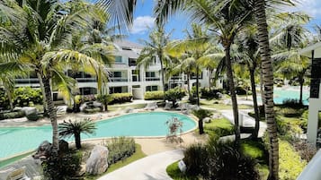 Apartment, Balkon, Poolblick | Blick vom Balkon