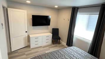 1 habitación y escritorio