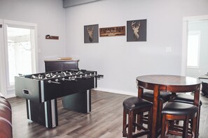 Games room - Timber Bay Lake House (Burnet)