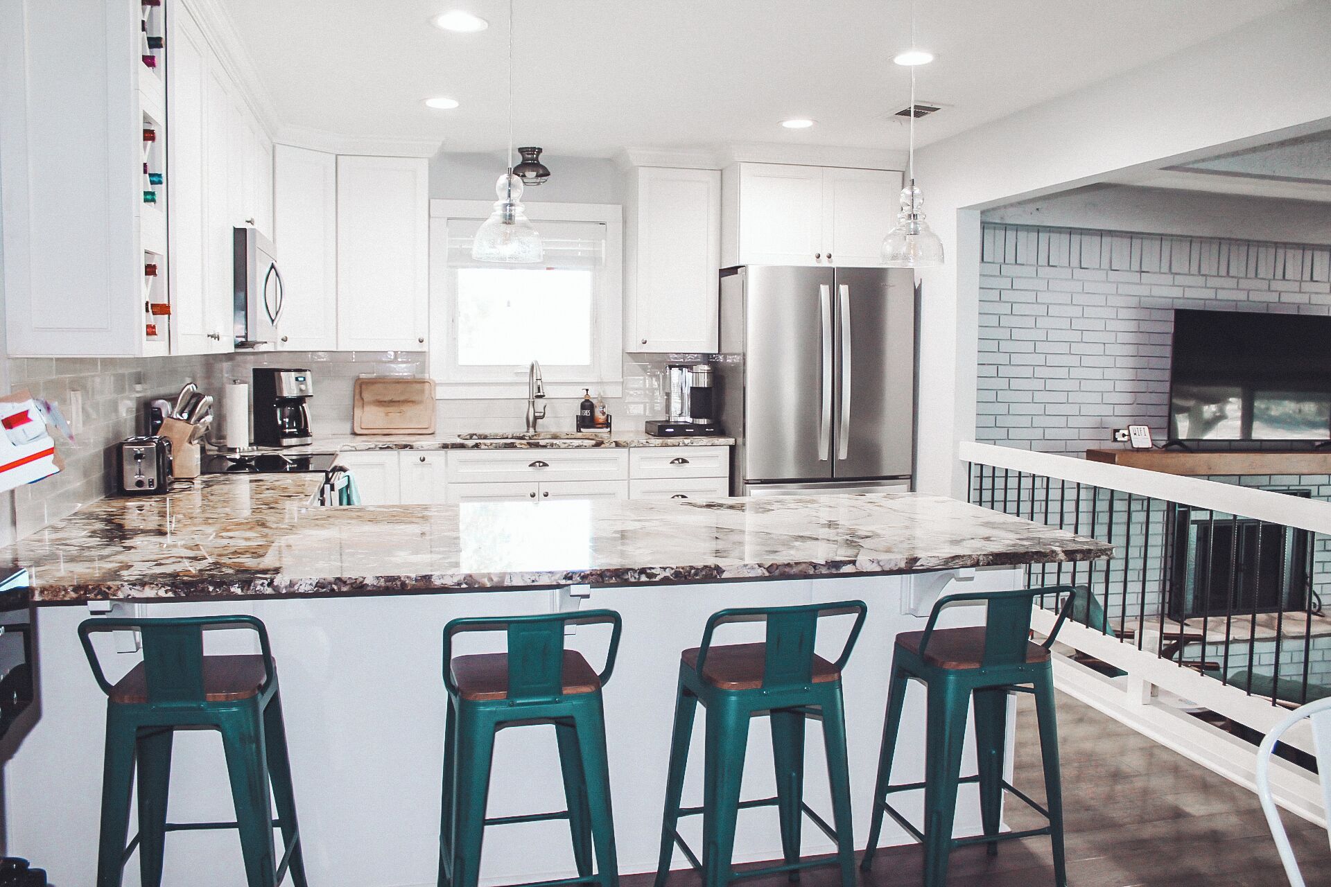 Micro-ondes, four, plaque de cuisson