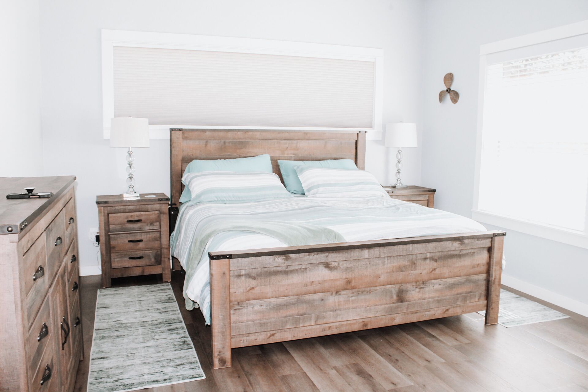 3 chambres, fer et planche à repasser, Wi-Fi, draps fournis