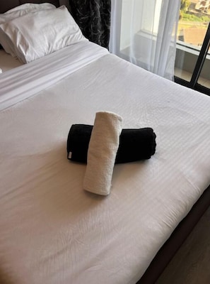 2 habitaciones, tabla de planchar con plancha, wifi y ropa de cama