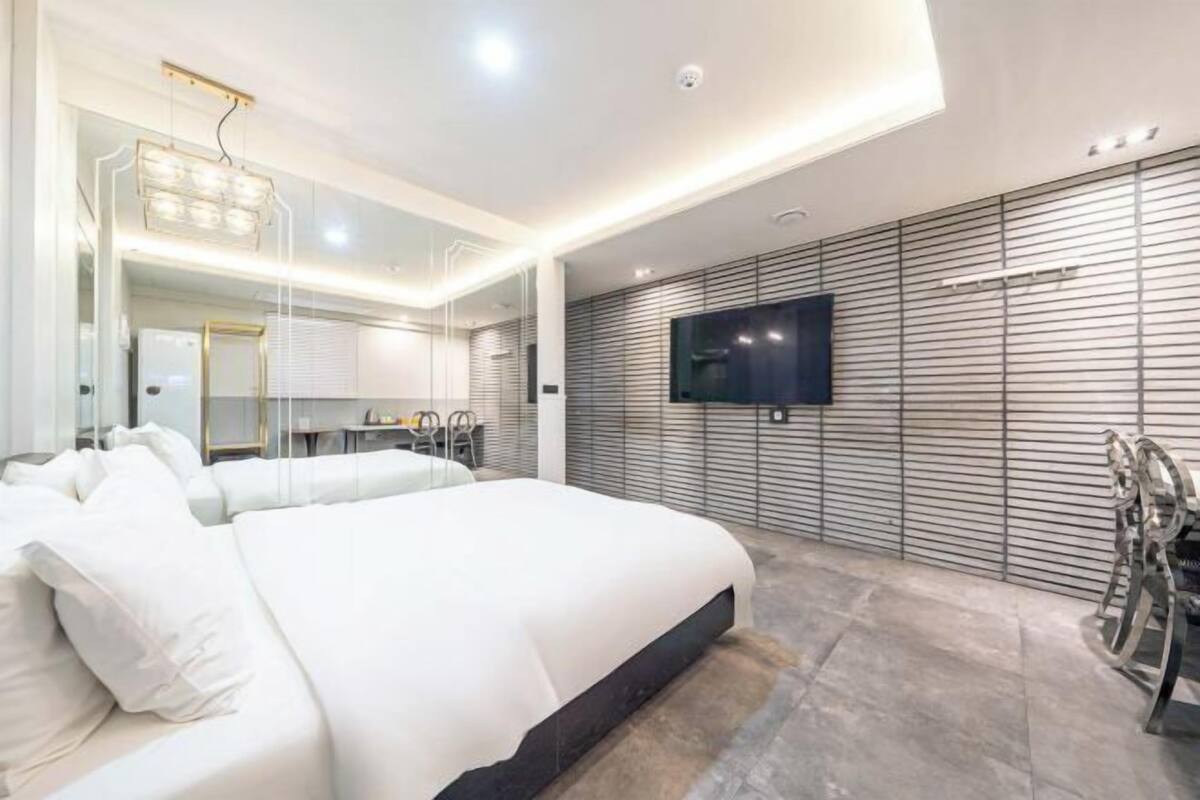 Premium bedding, down comforters, memory foam beds, desk