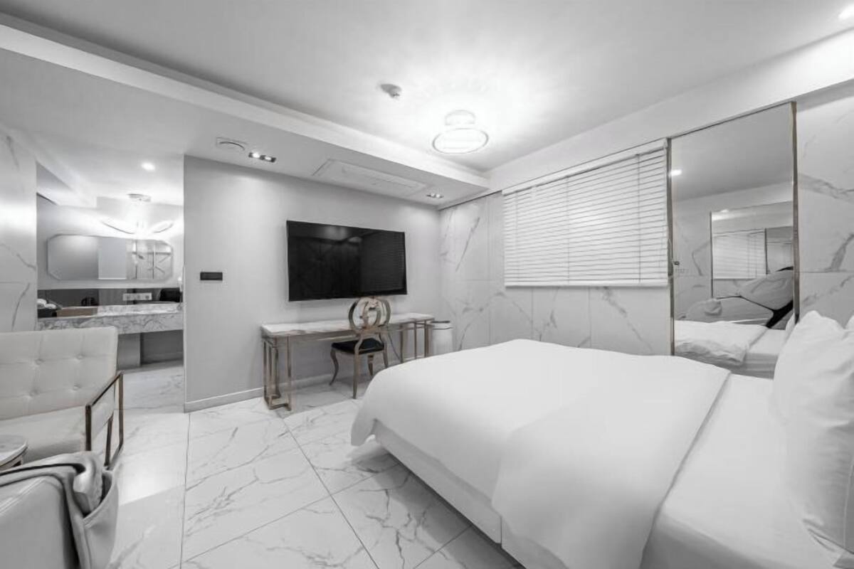 Premium bedding, down comforters, memory foam beds, desk