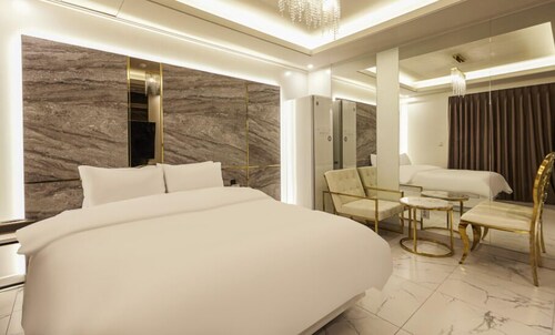 hotel 99 prestige