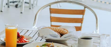 Daily continental breakfast (MXN 320 per person)